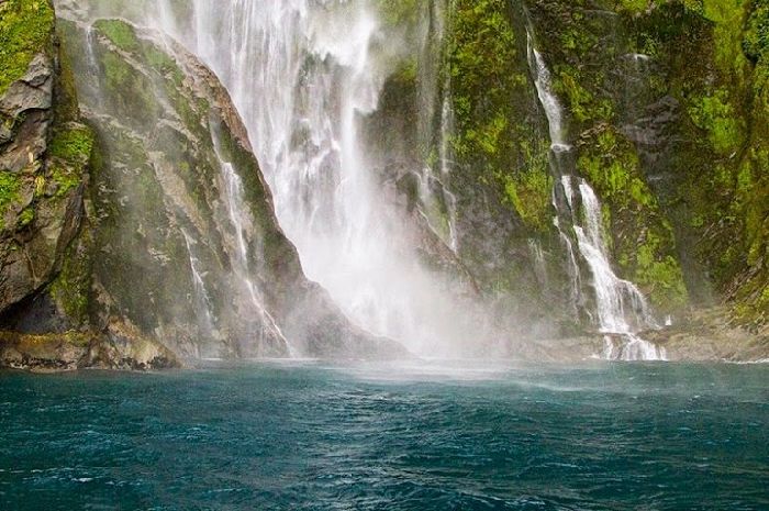 Водопады фьорда Милфорд-Саунд Водопады фьорда Милфорд-Саунд