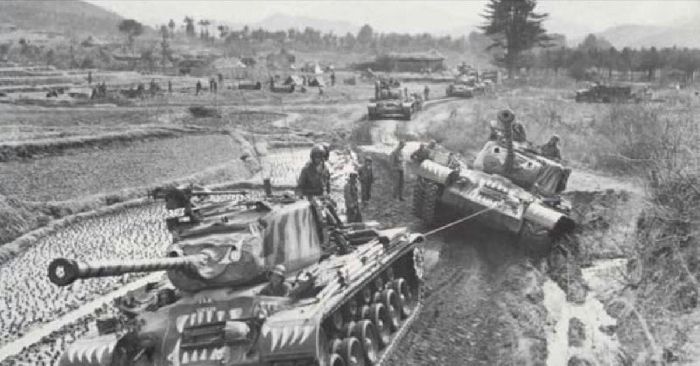Танки сил ООН в Сеуле. 1950 г. Танки сил ООН в Сеуле. 1950 г.