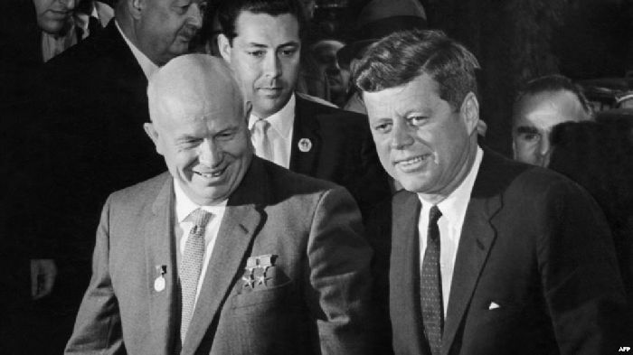 Н. Хрущев и Дж. Кеннеди на переговорах