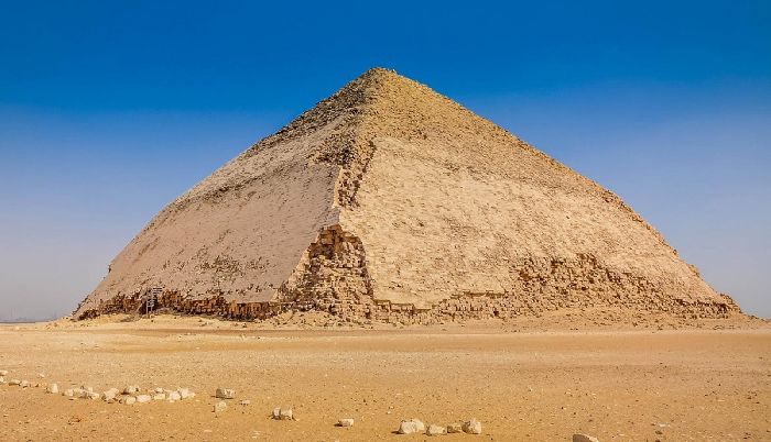 Ломаная пирамида в Египте