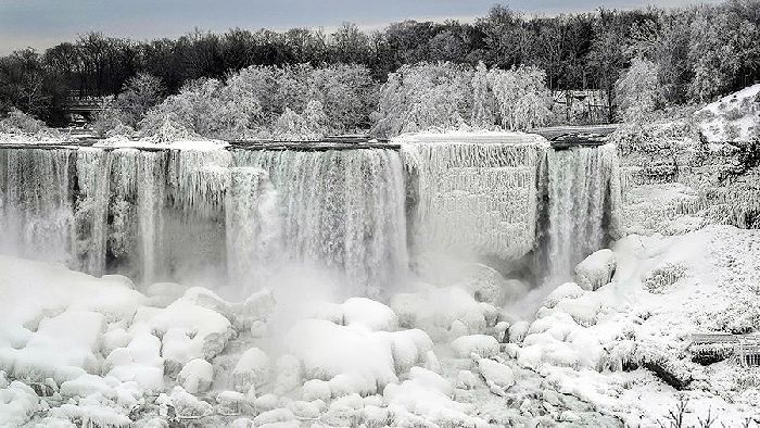 Замёрзший Ниагарский водопад