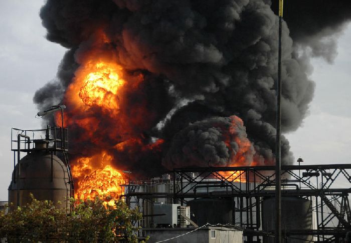 Пожар на нефтепромыслах Ливии