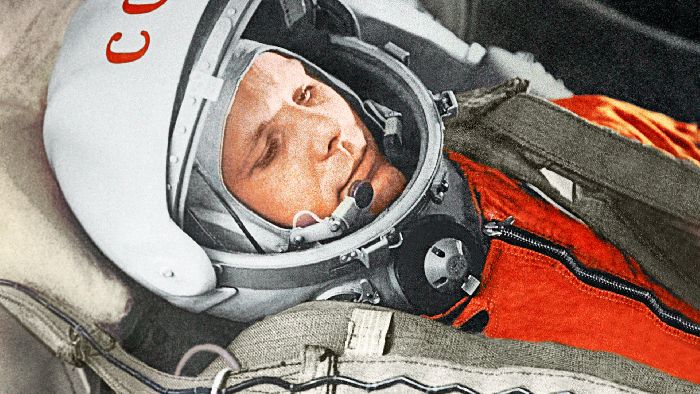 Юрий Гагарин в космическом корабле