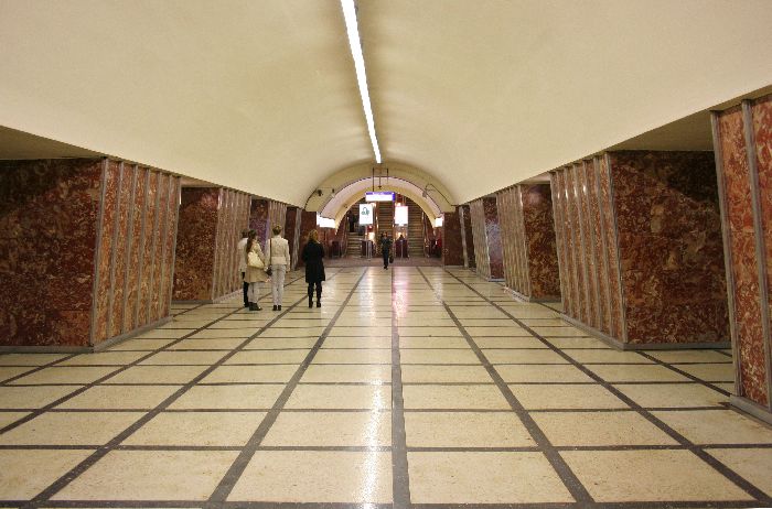 Подземный зал станции Московские ворота, Санкт-Петербург