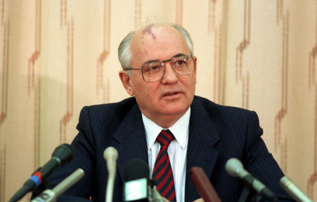 Михаил Горбачев, 1985 г.